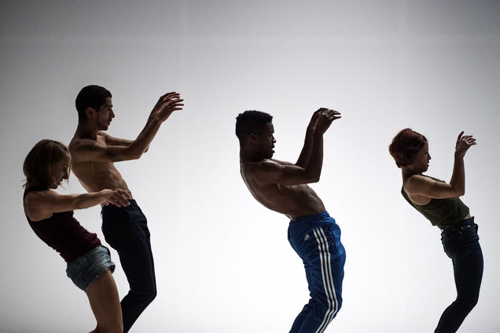 Uníssono - Composição para cinco bailarinos - Performance