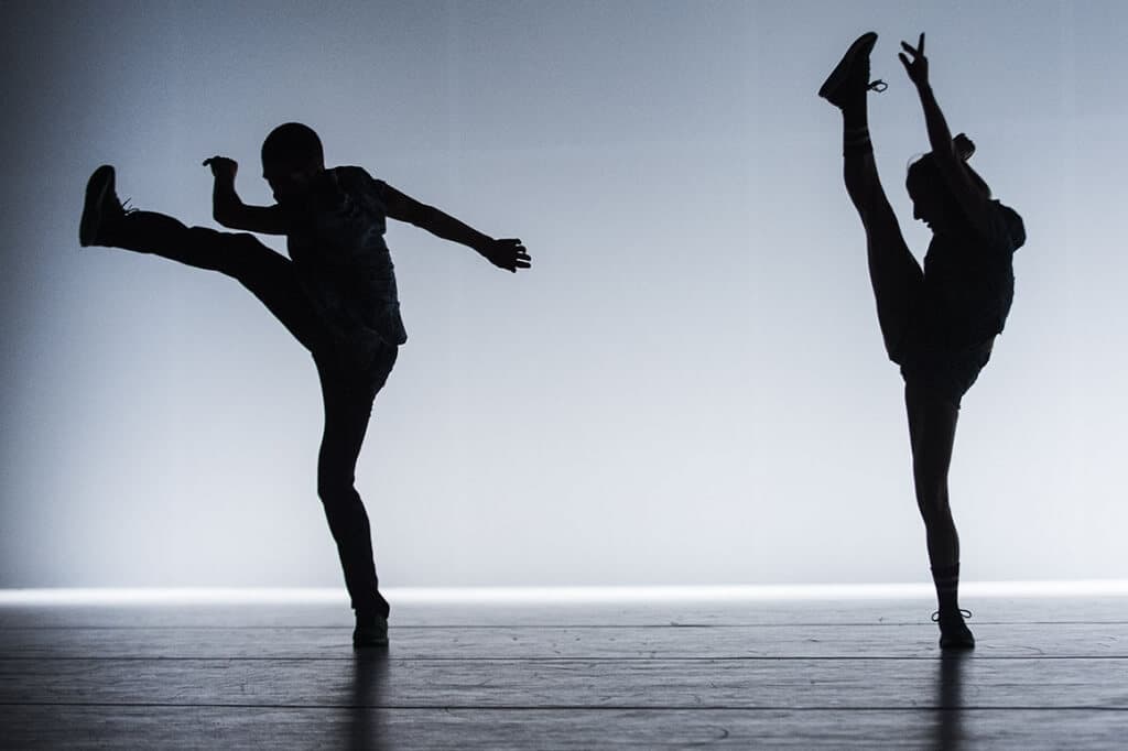 Uníssono - Composição para cinco bailarinos - Performance