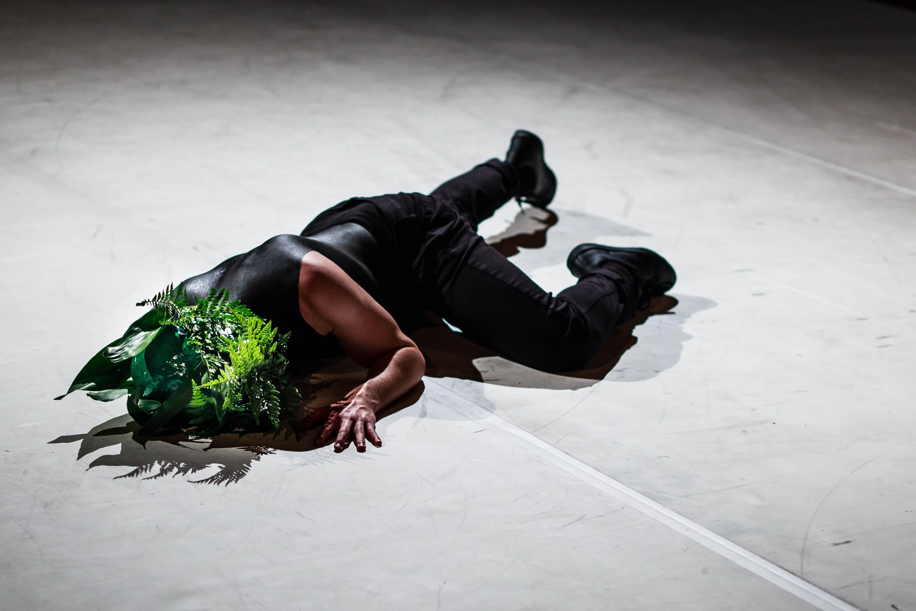Grau Zero, um corpo que espera (2018) performance - 11